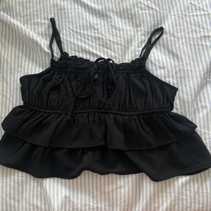 Cute black ruffled cropped tank!